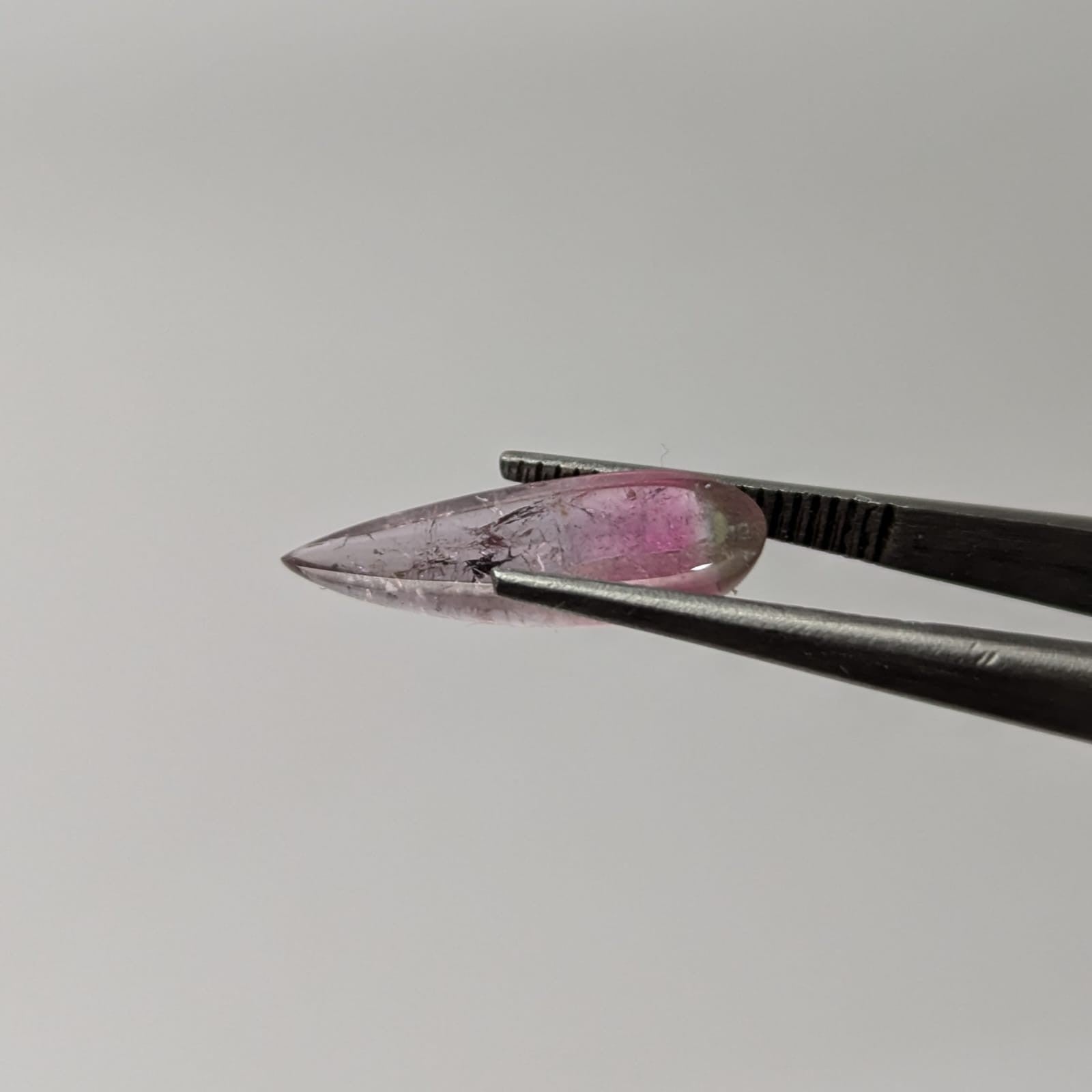 Turmalina Sandía Cabuchon Gota 16 mm x 3.5 mm