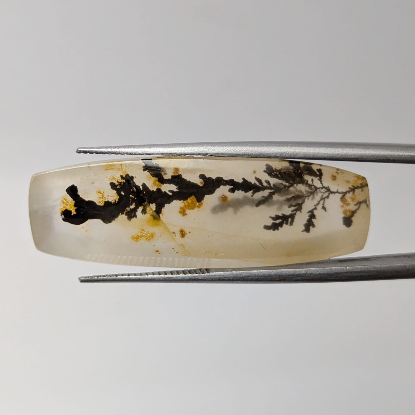 Cuarzo con dendrita Cabuchon Forma libre 33.42 mm x 11.28 mm