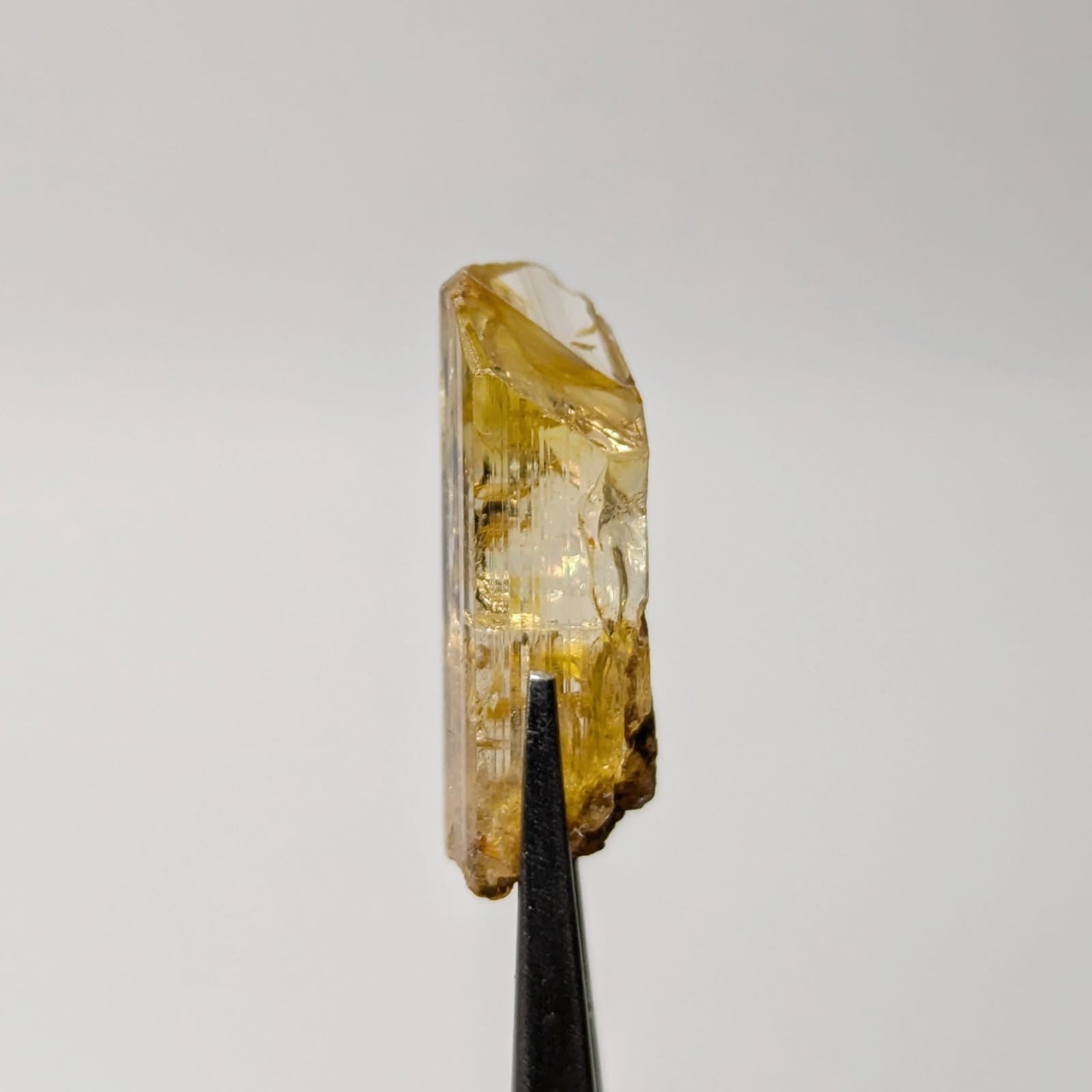 Topacio Imperial En bruto Natural 20 mm x 7 mm