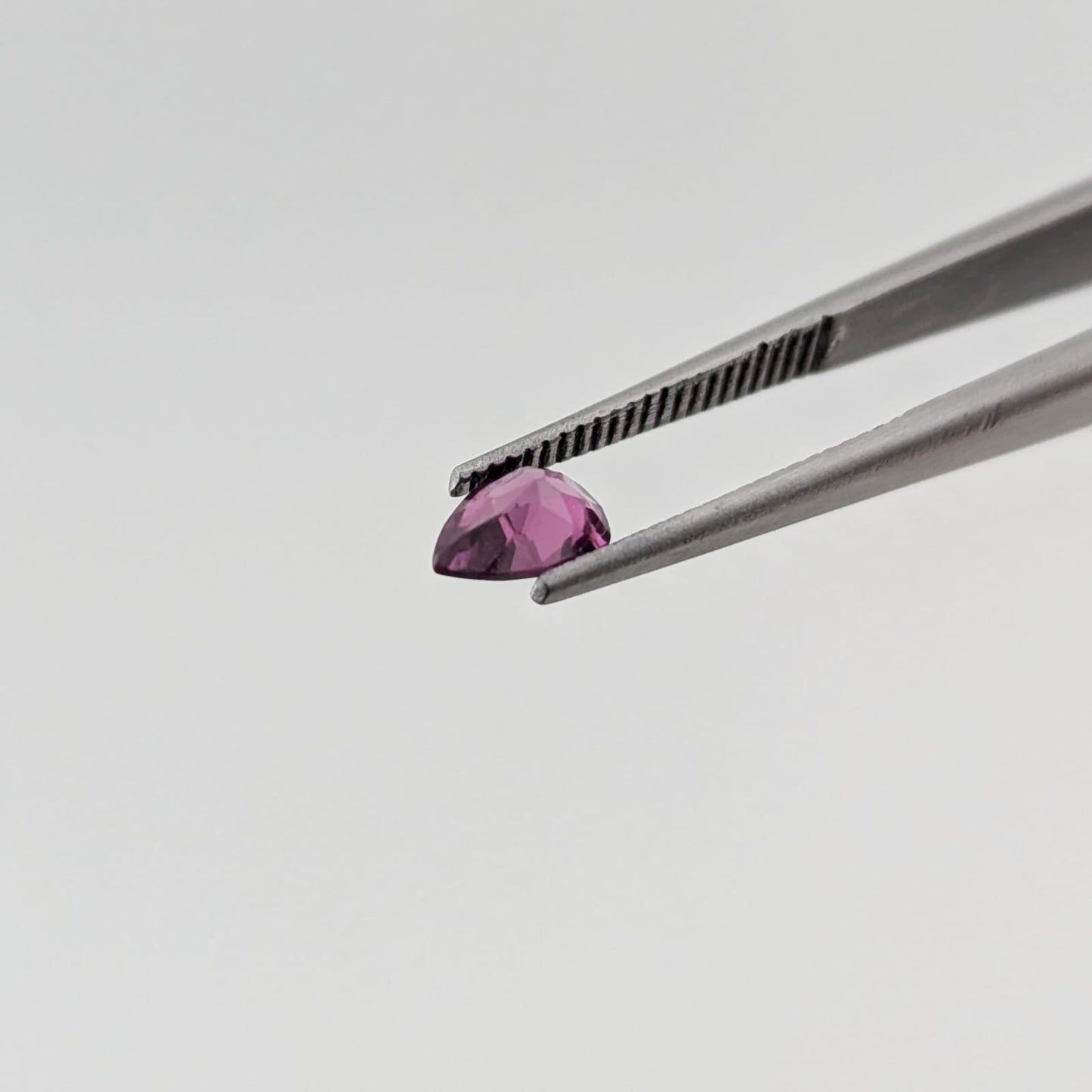 Rodolita Facetado Gota 4 mm x 6 mm