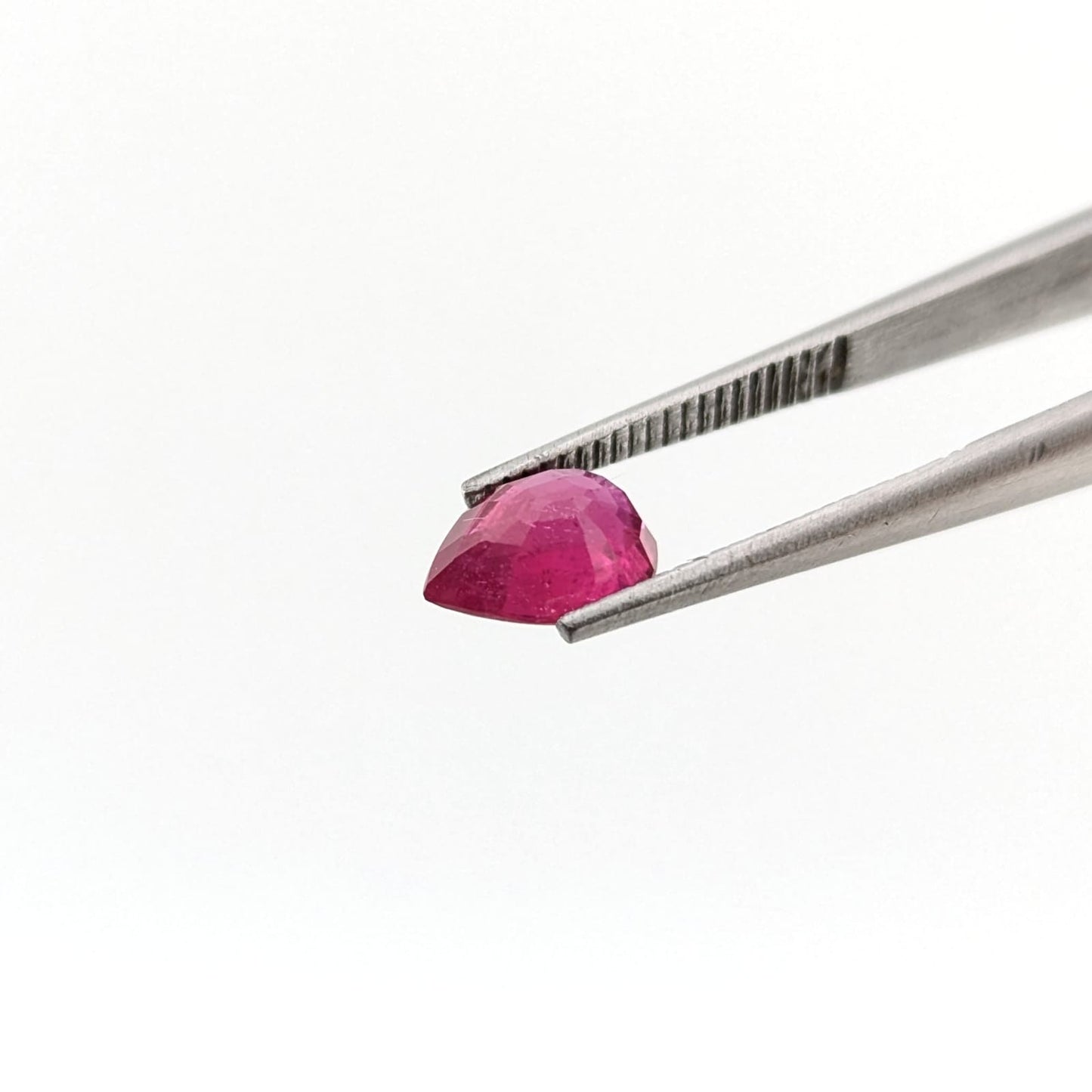 Rubí Facetado Gota 7 x 5 mm