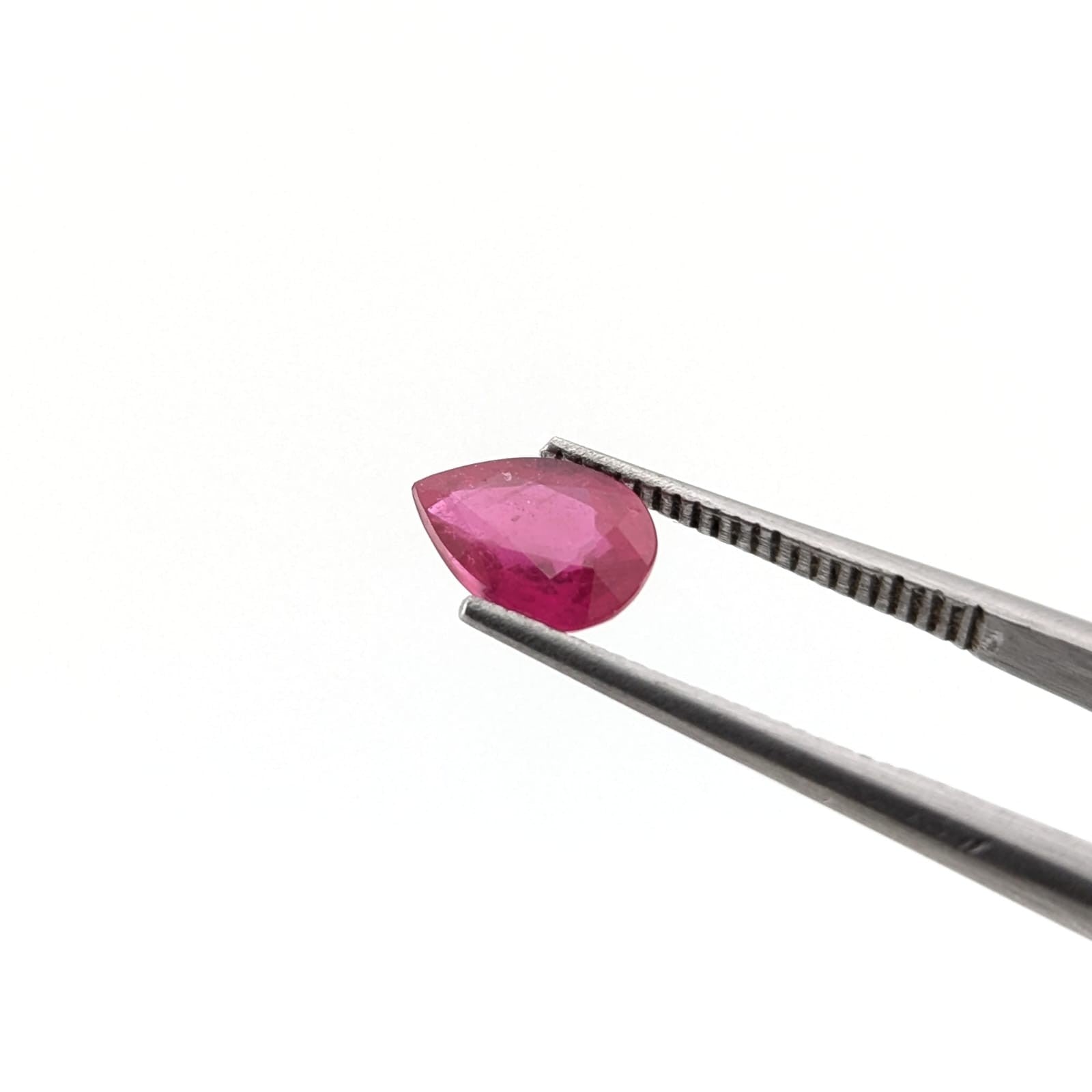 Rubí Facetado Gota 7 x 5 mm