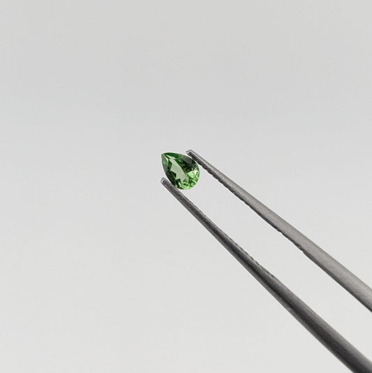 Tsavorita Facetado Gota 3 mm x 4 mm
