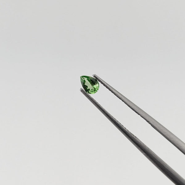Tsavorita Facetado Gota 3 mm x 4 mm