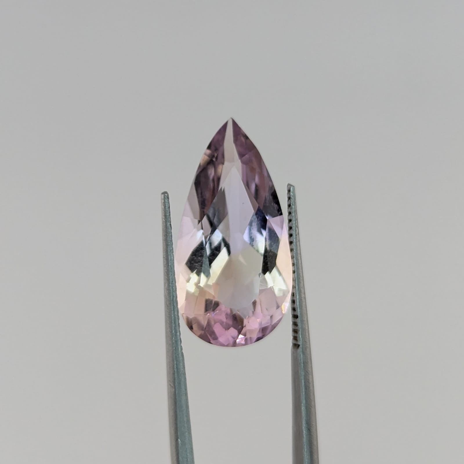 Ametrino Facetado Gota 18.7 mm x 9.7 mm