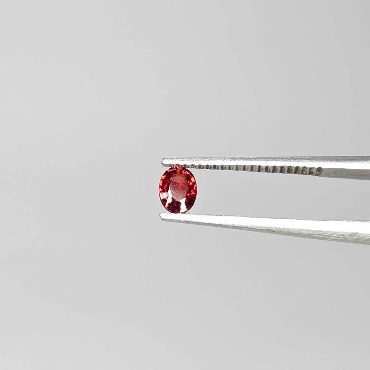 Zafiro Rojo Facetado Ovalado 3x4 mm