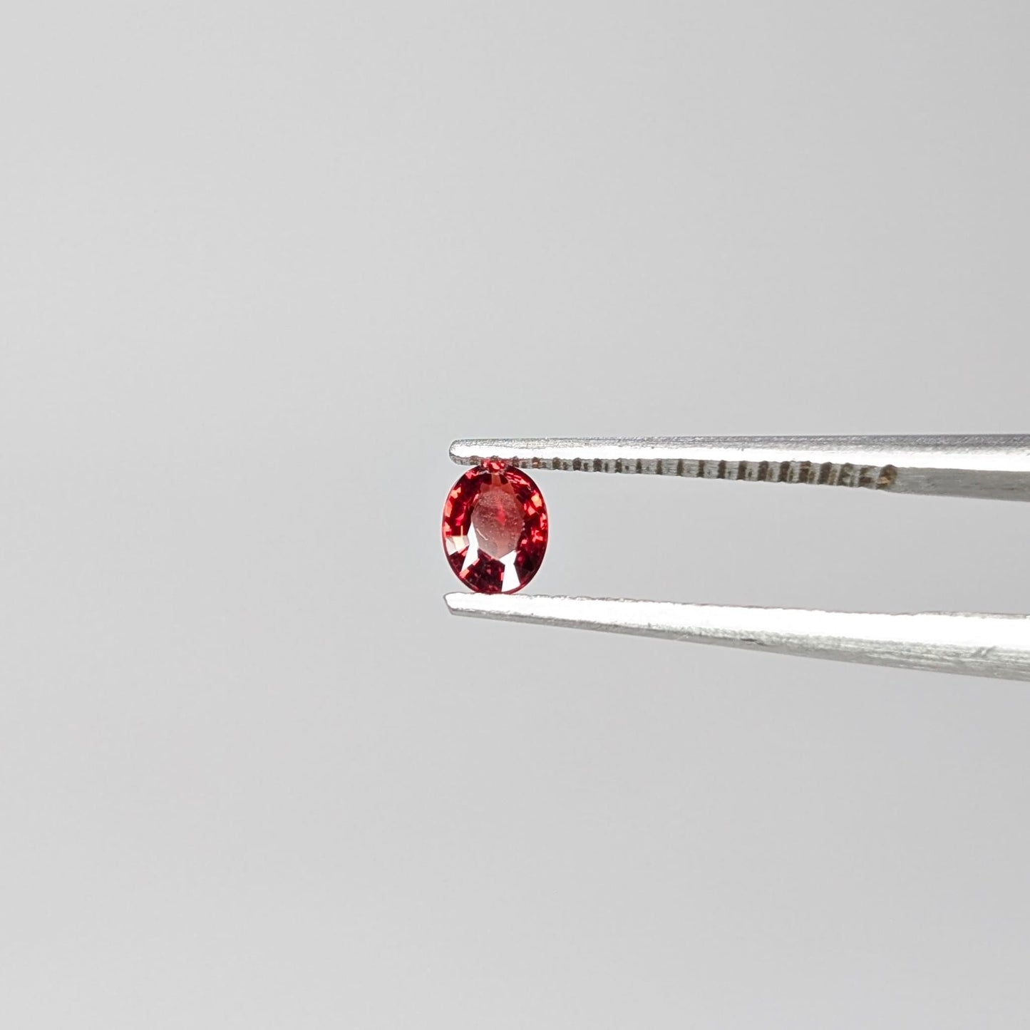 Zafiro Rojo Facetado Ovalado 3x4 mm