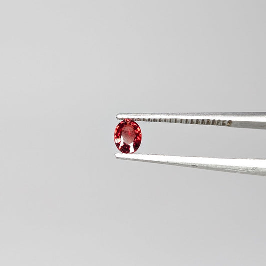 Zafiro Rojo Facetado Ovalado 3x4 mm