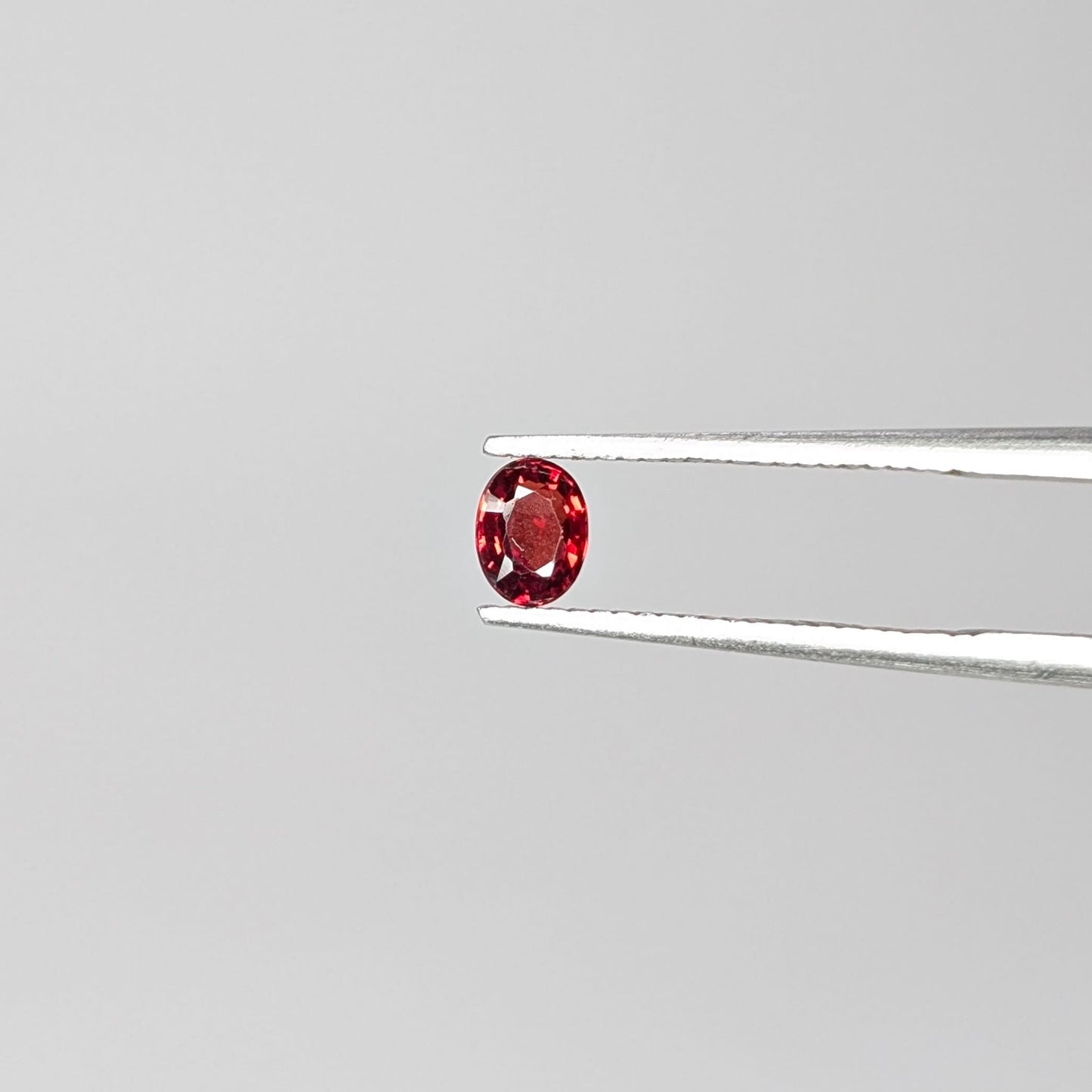 Zafiro Rojo Facetado Ovalado 3x4 mm