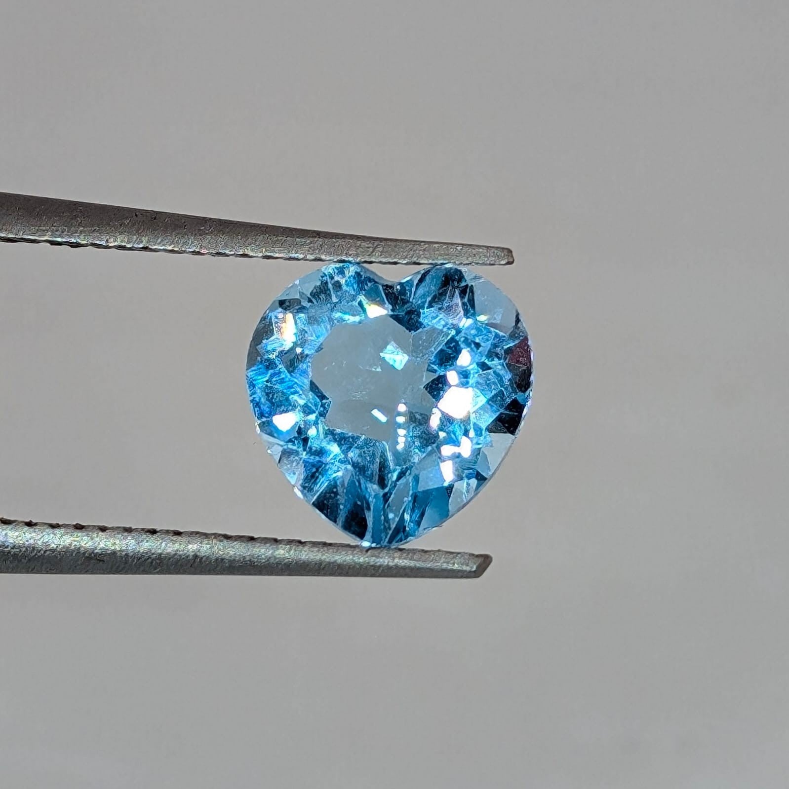 Topacio Azul Suizo Facetado Corazón 7 mm