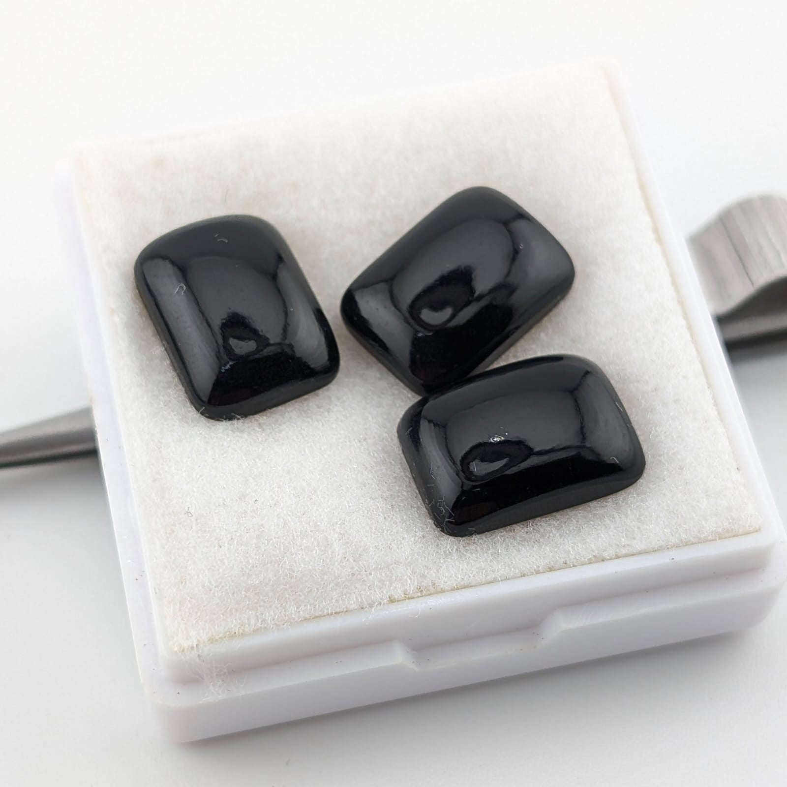 Ónix Negro Cabuchon Rectángular 14 mm x 10 mm