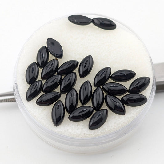 Ónix Negro Cabuchon Marqueza 4 mm x 8 mm