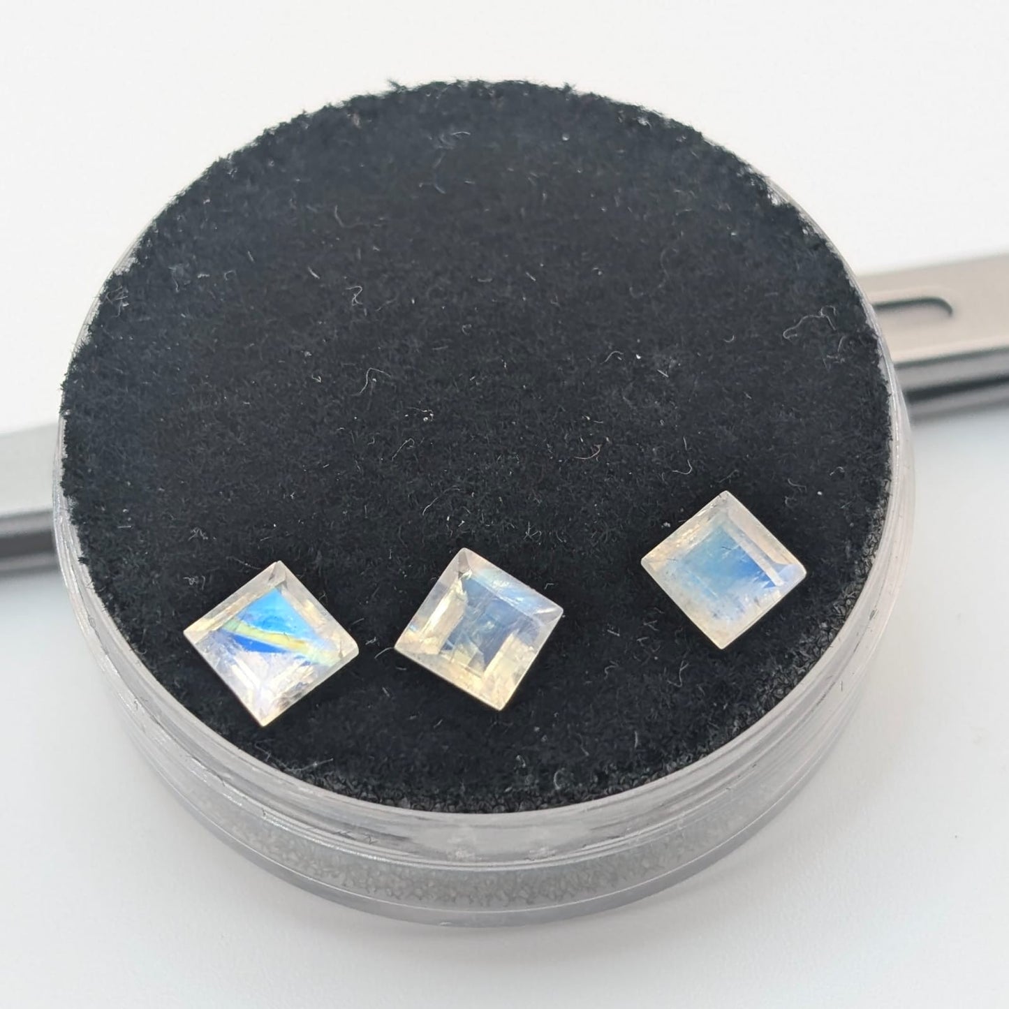 Piedra Luna Arcoiris Facetado Cuadrado 6 mm