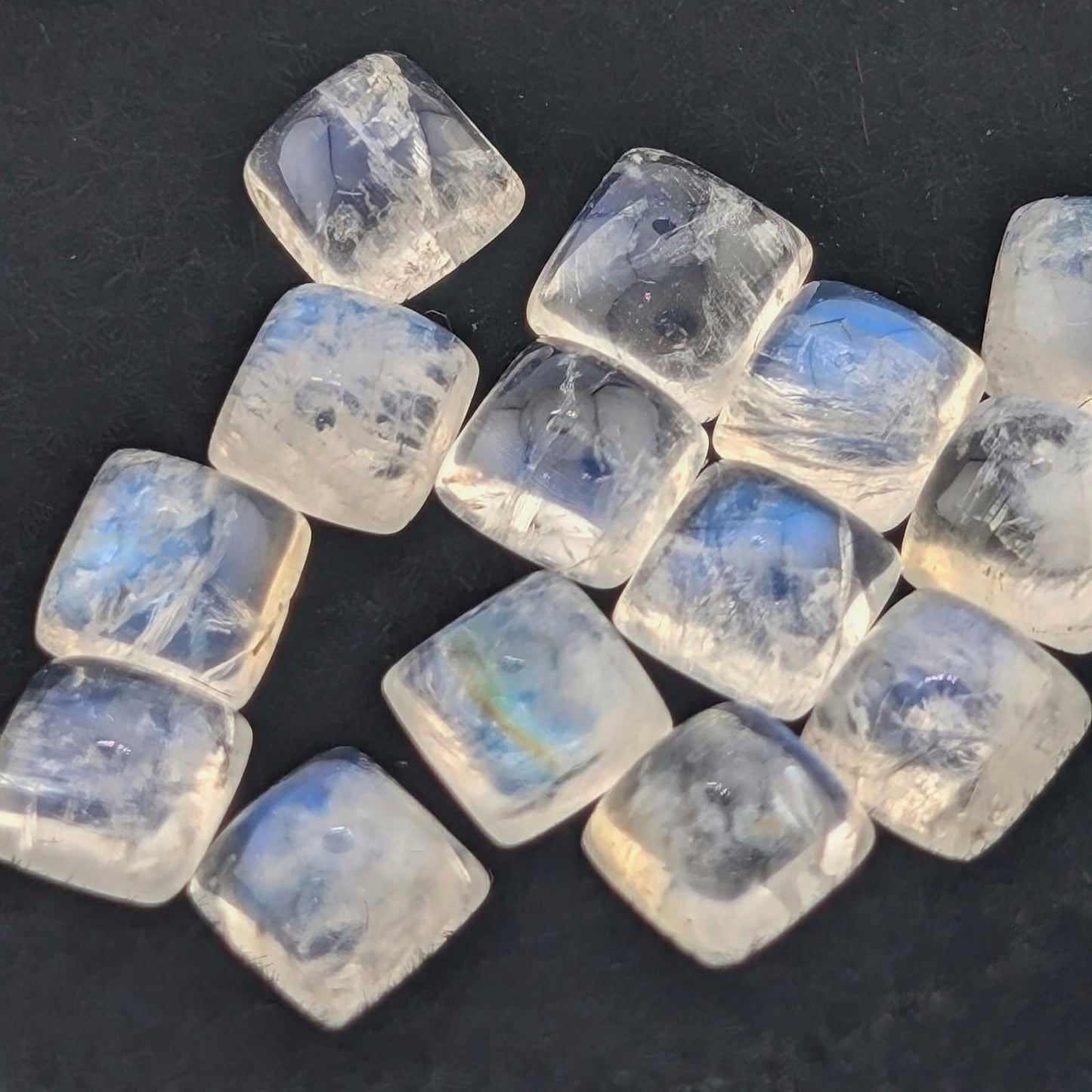 Piedra Luna Arcoiris Cabuchon Cuadrado 4 mm