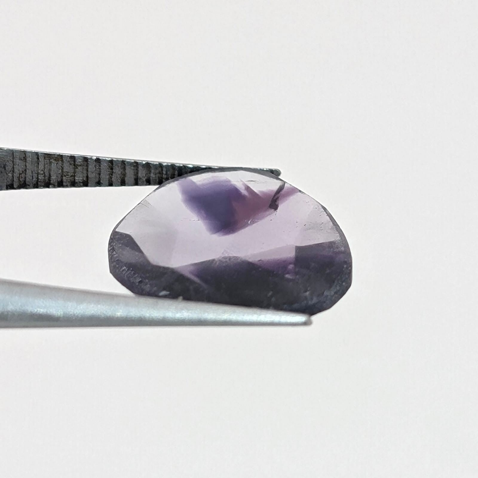 Amatista zoneada Facetado Forma libre 11.2 mm x 14.3 mm