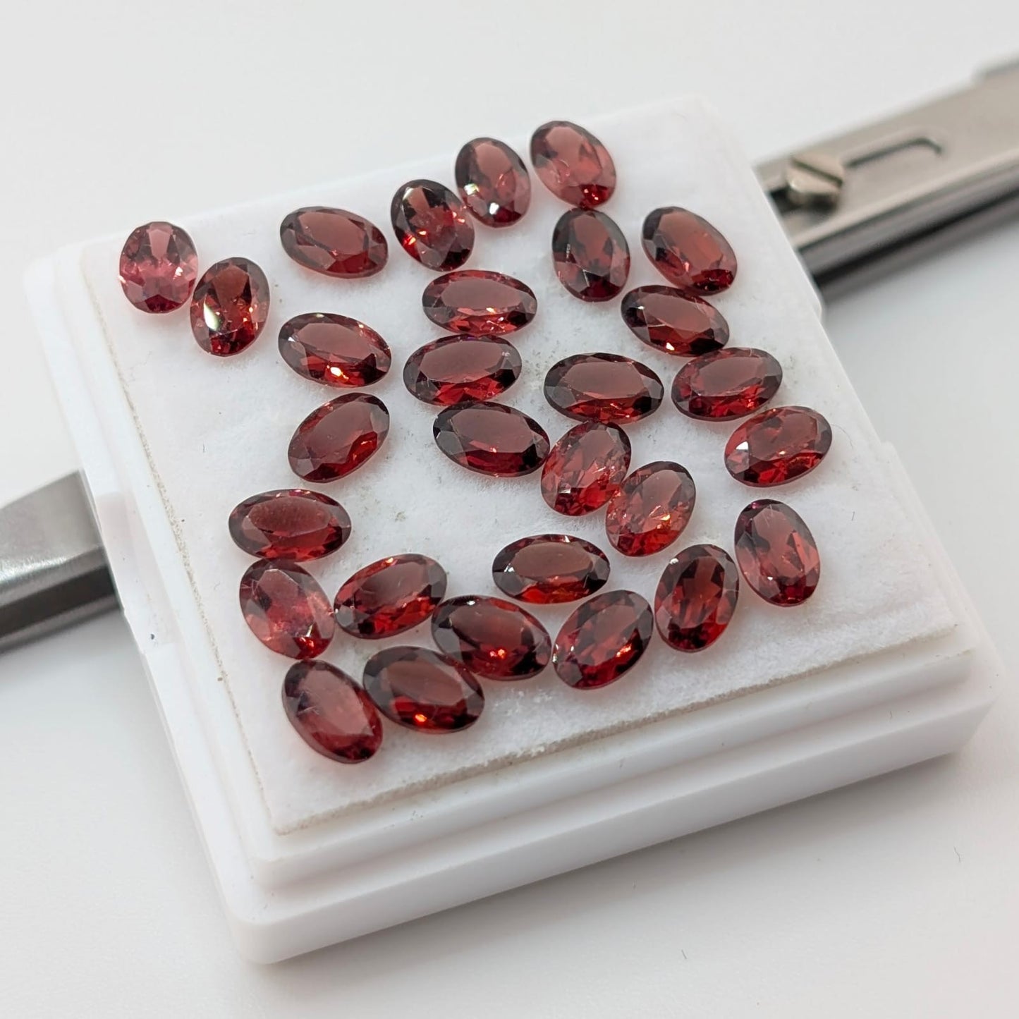 Granate Facetado Ovalado 4 mm x 6 mm