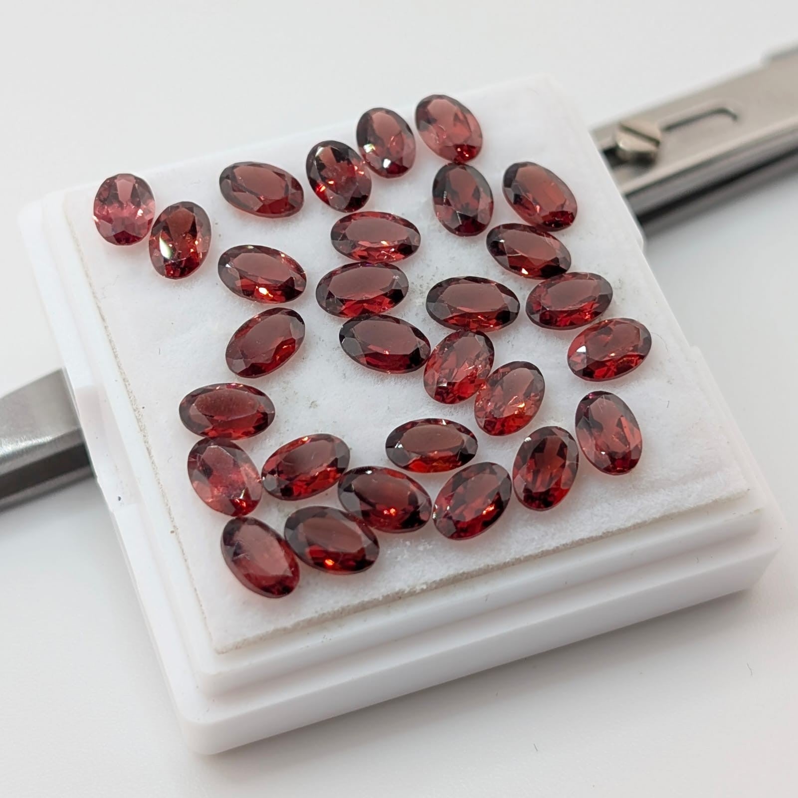 Granate Facetado Ovalado 4 mm x 6 mm