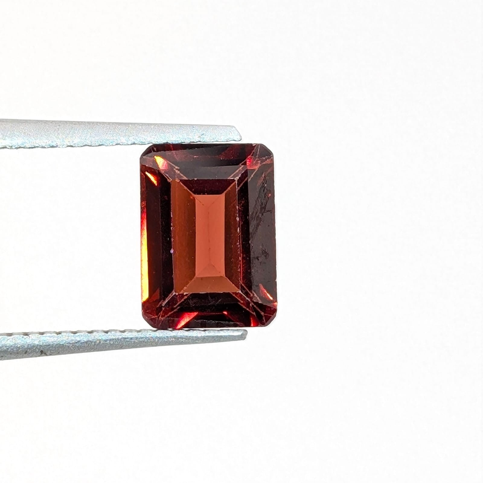 Granate Rectangular Facetado 7 x 5 mm