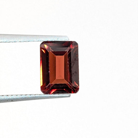 Granate Rectangular Facetado 7 x 5 mm