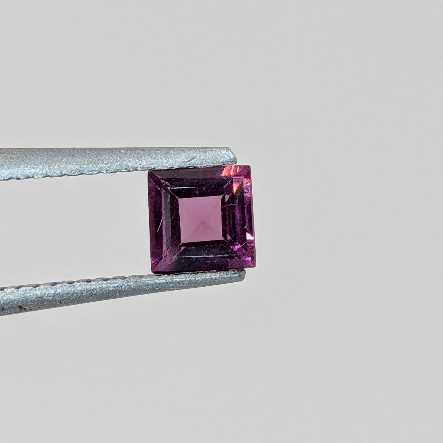 Rodolita Facetado Cuadrado Entre 3 mm y 3.5 mm