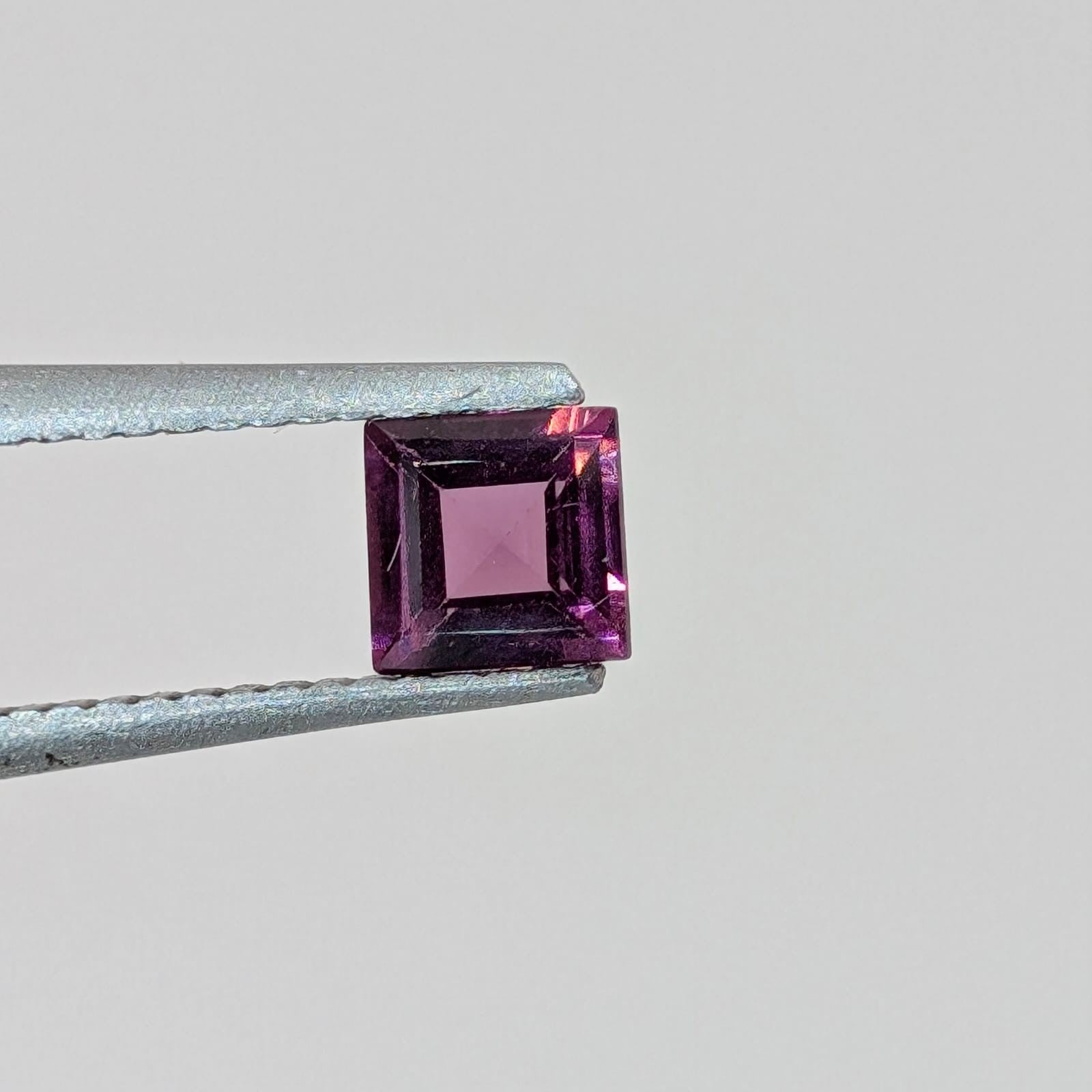 Rodolita Facetado Cuadrado Entre 3 mm y 3.5 mm