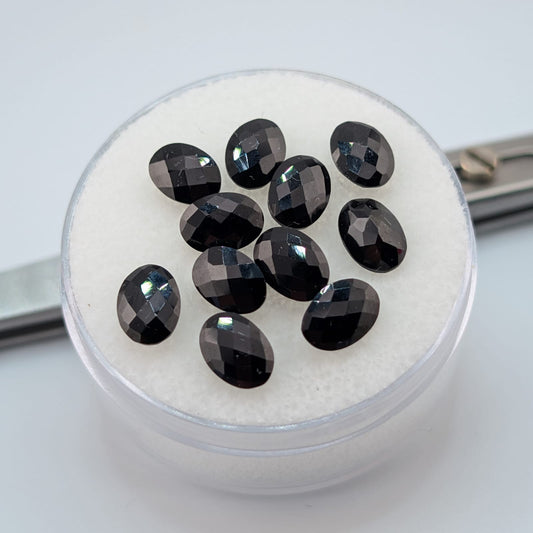 Espinela Negra Facetado Ovalado 5 mm x 7 mm