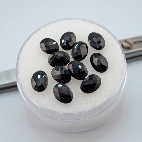 Espinela Negra Facetado Ovalado 5 mm x 7 mm