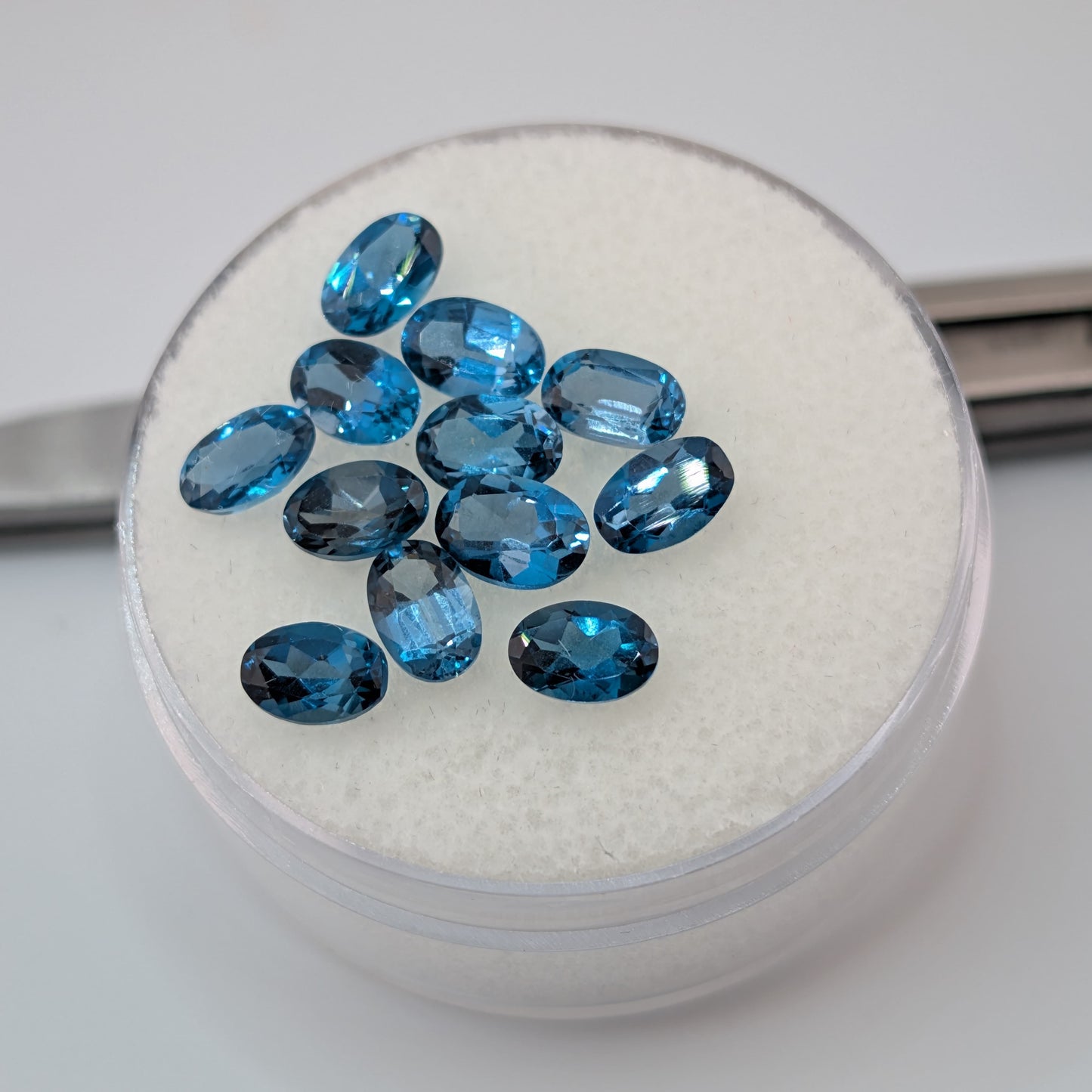 Topacio Azul London Facetado Ovalado 4 mm x 6 mm