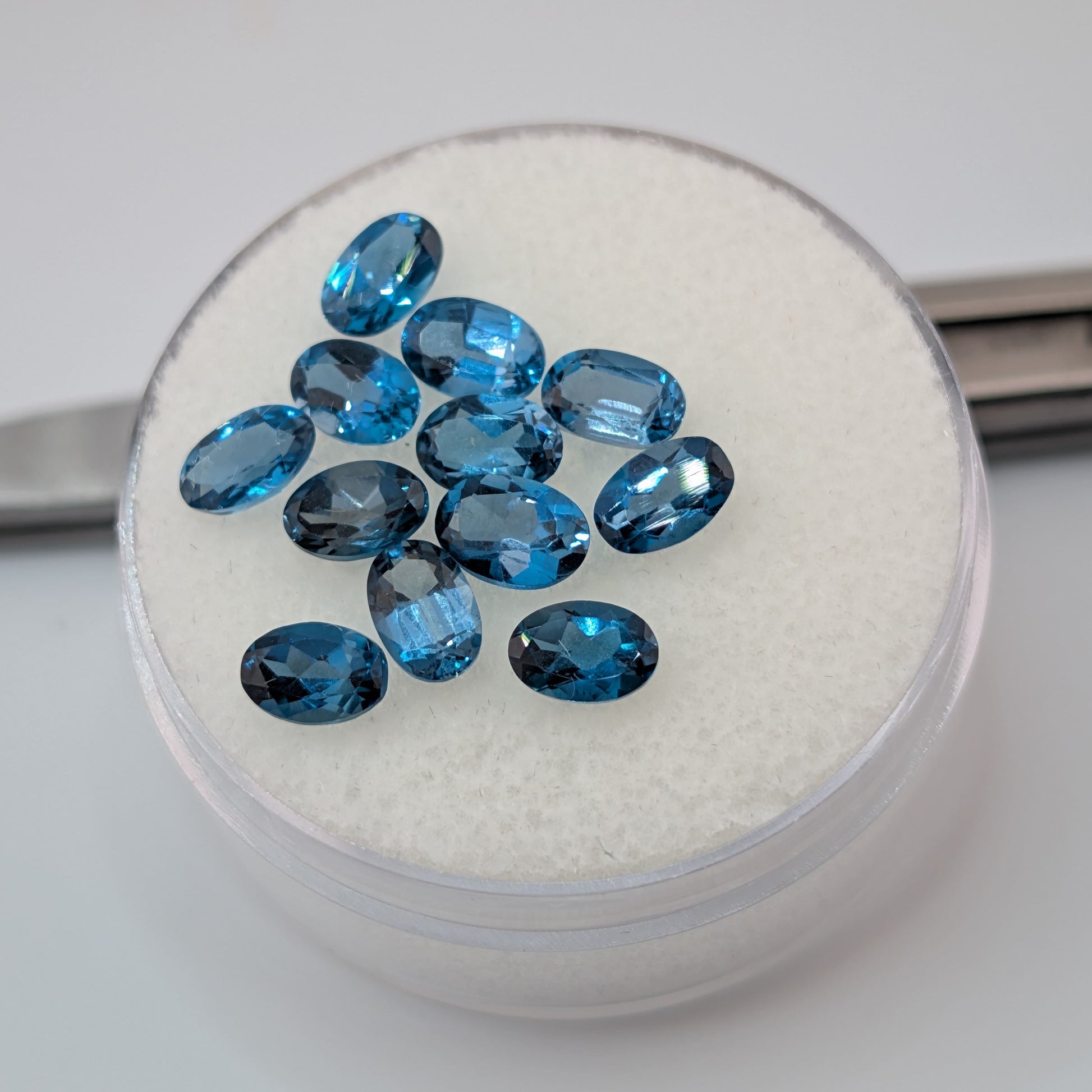 Topacio Azul London Facetado Ovalado 4 mm x 6 mm