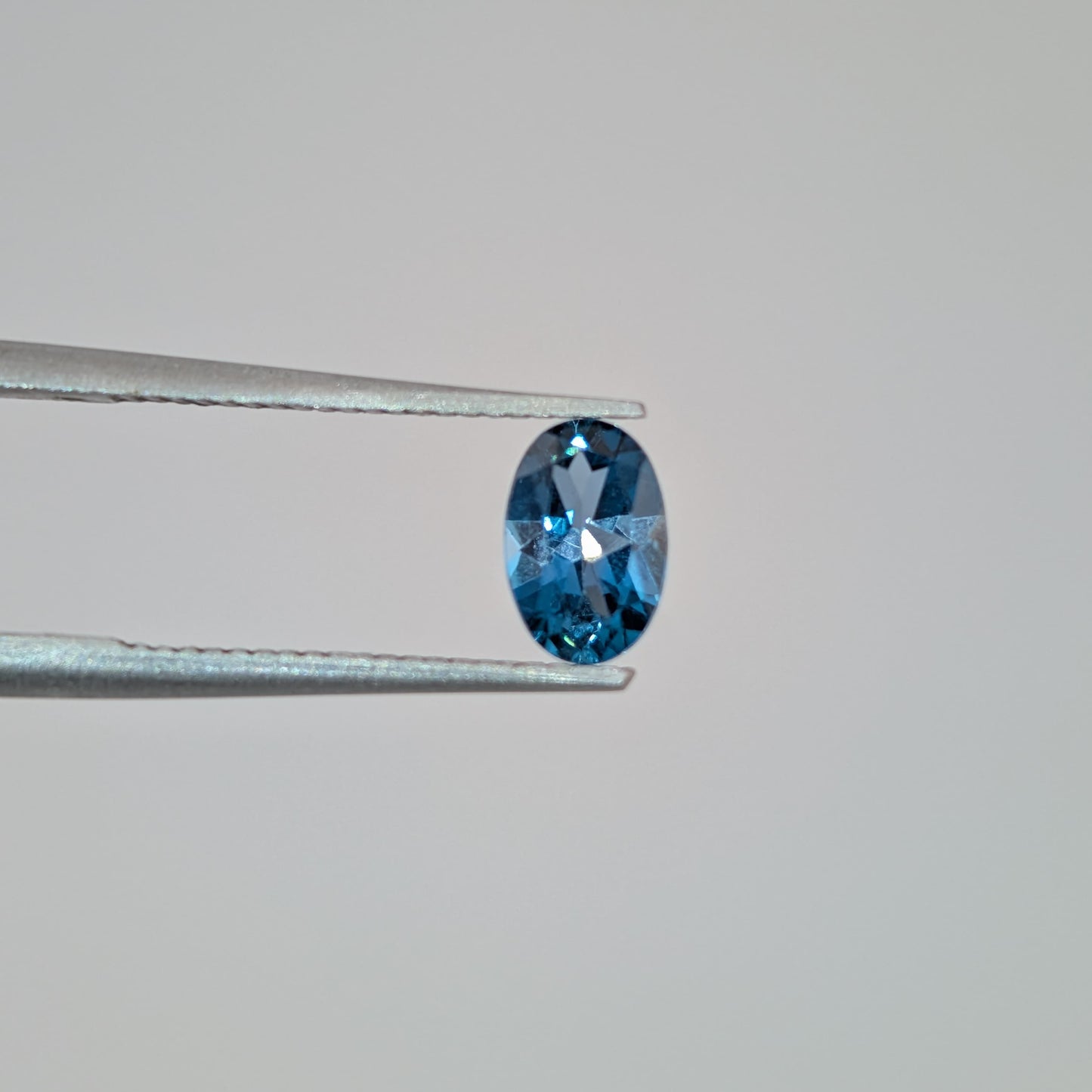 Topacio Azul London Facetado Ovalado 4 mm x 6 mm
