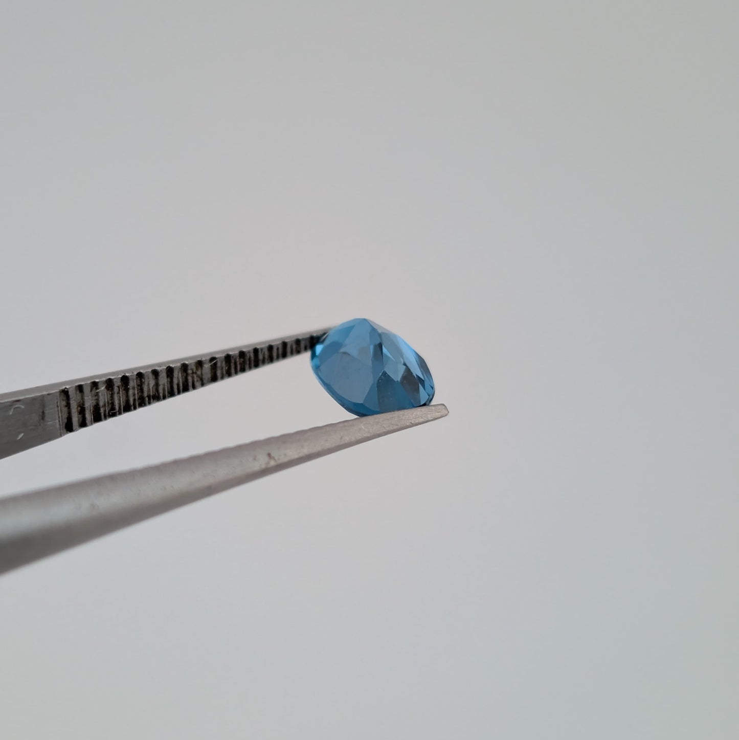 Topacio Azul London Facetado Ovalado 4 mm x 6 mm