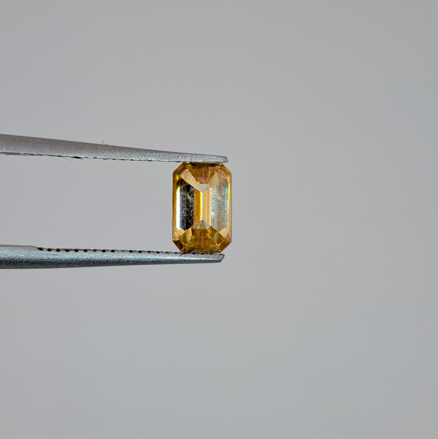 Moissanita Gold Facetado Rectángular 4 mm x 6 mm