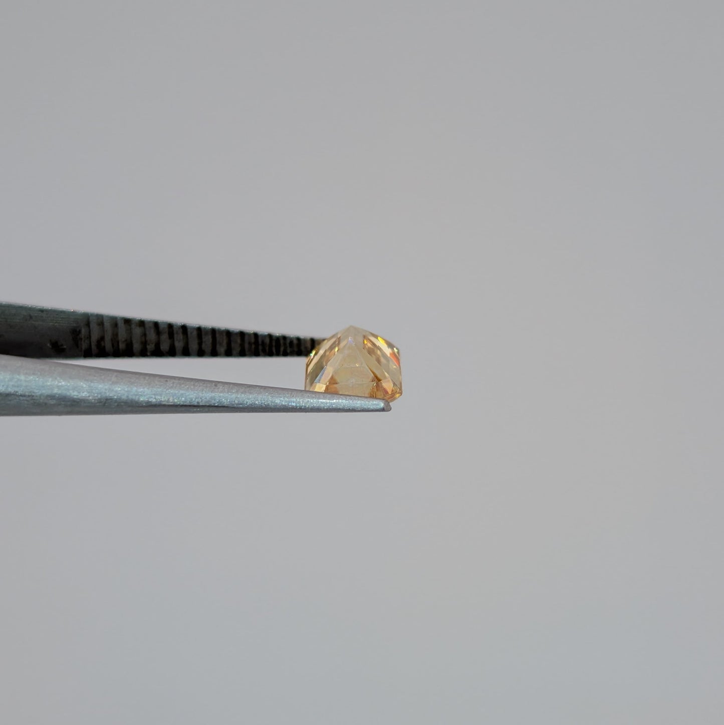Moissanita Gold Facetado Rectángular 4 mm x 6 mm