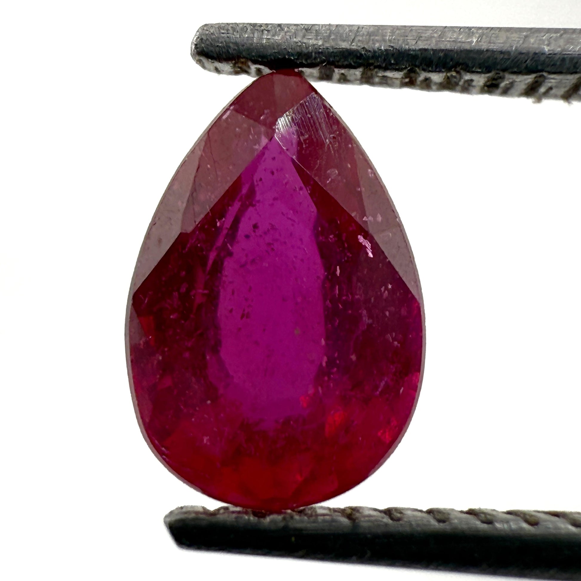 Rubí Rojo Facetado Gota 4 mm x 6 mm