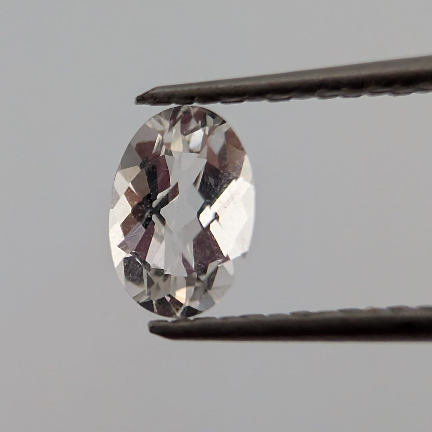 Topacio blanco Facetado Ovalado 4 mm x 6 mm
