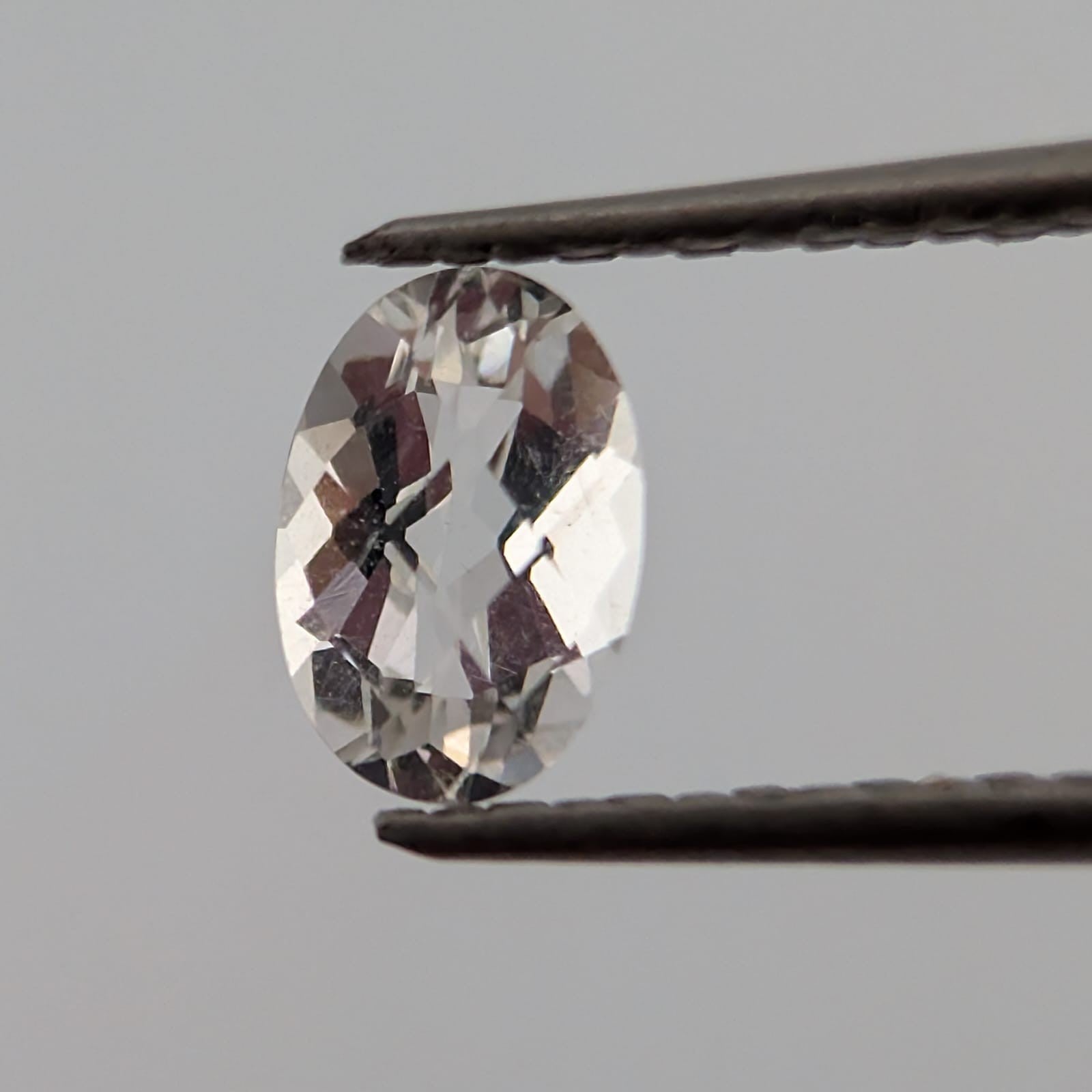 Topacio blanco Facetado Ovalado 4 mm x 6 mm