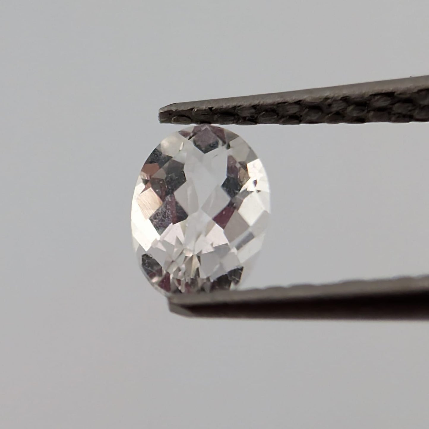 Topacio blanco Facetado Ovalado 4 mm x 6 mm