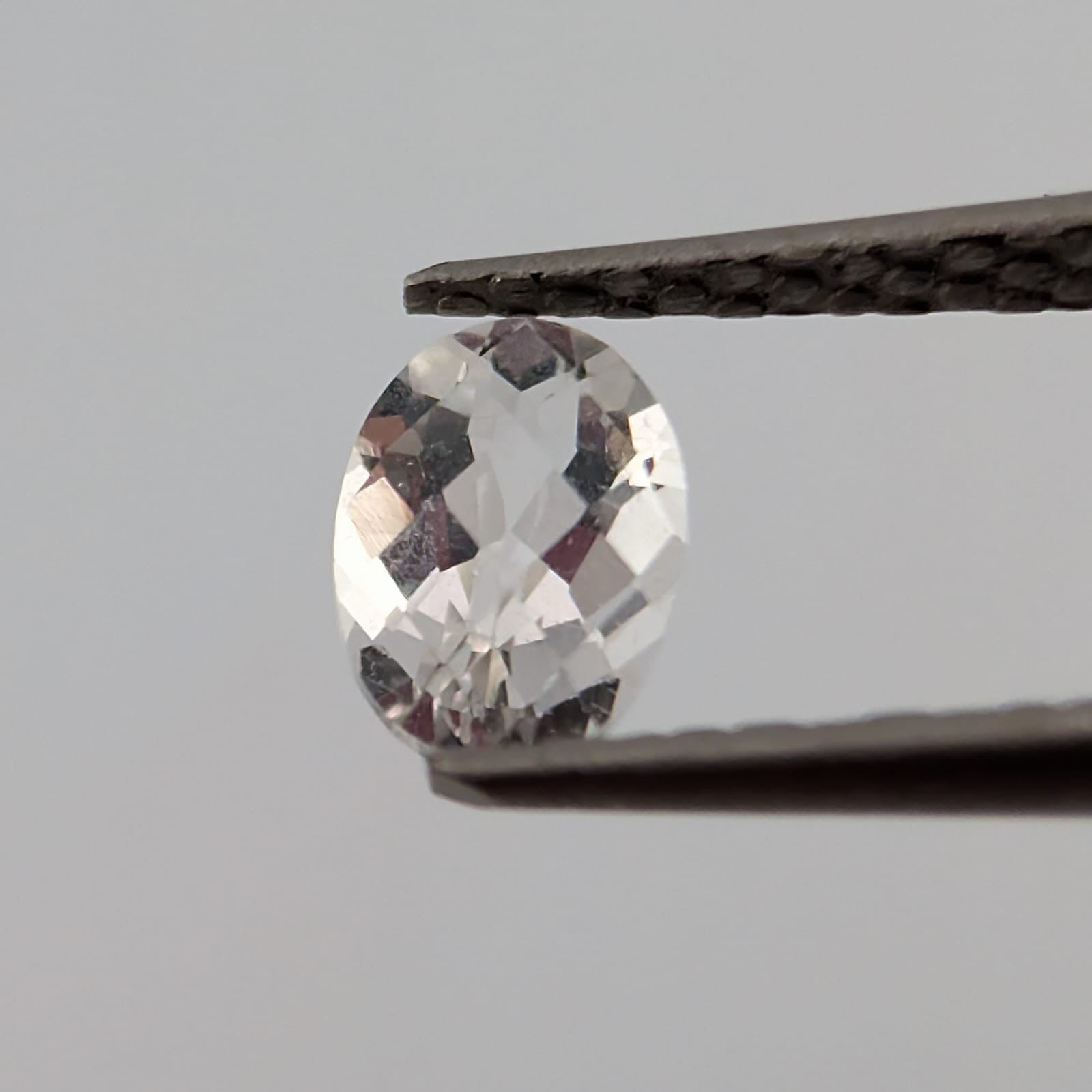 Topacio blanco Facetado Ovalado 4 mm x 6 mm