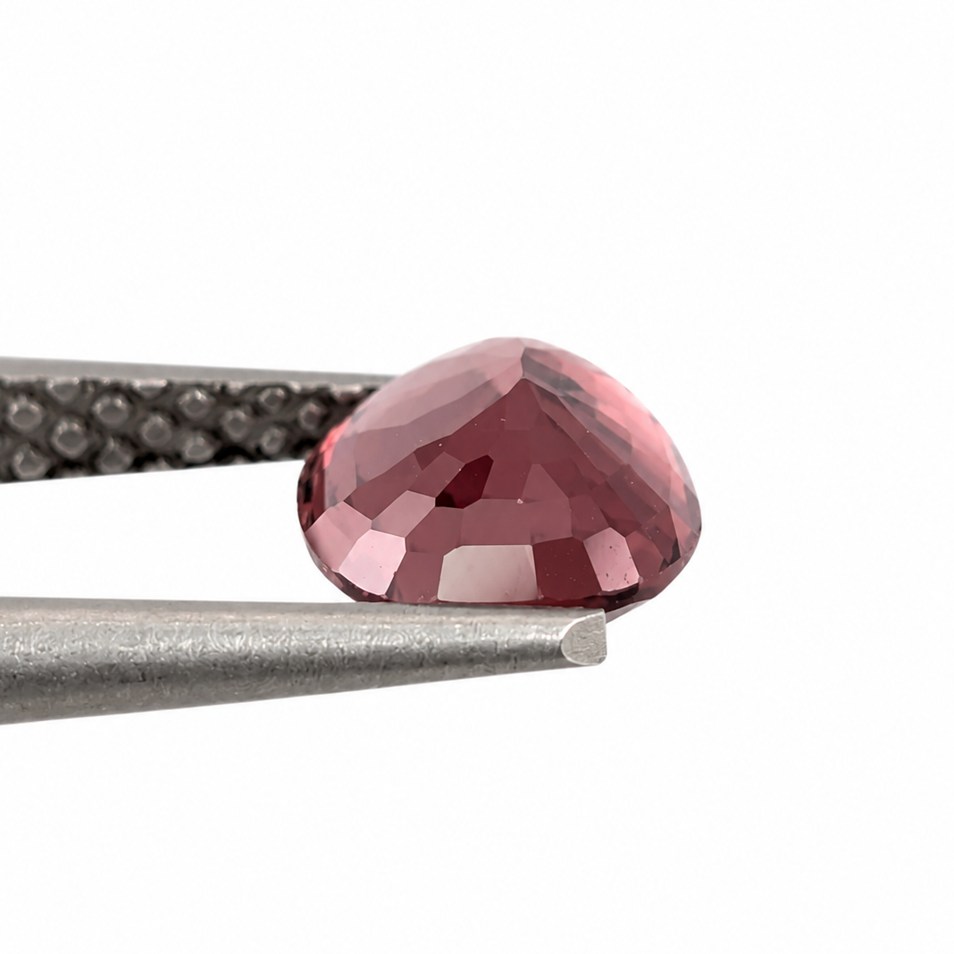 Espinela Rojo Facetada Ovalada 10 x 6.5 mm