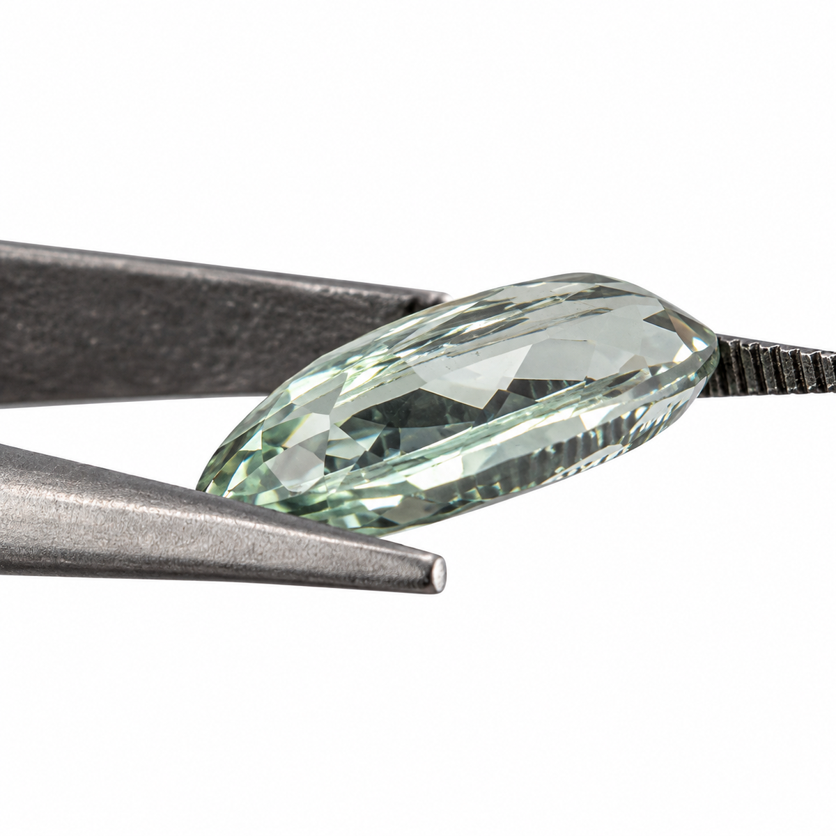 Prasiolita (Amatista Verde) Facetada Ovalada 14 x 6 mm