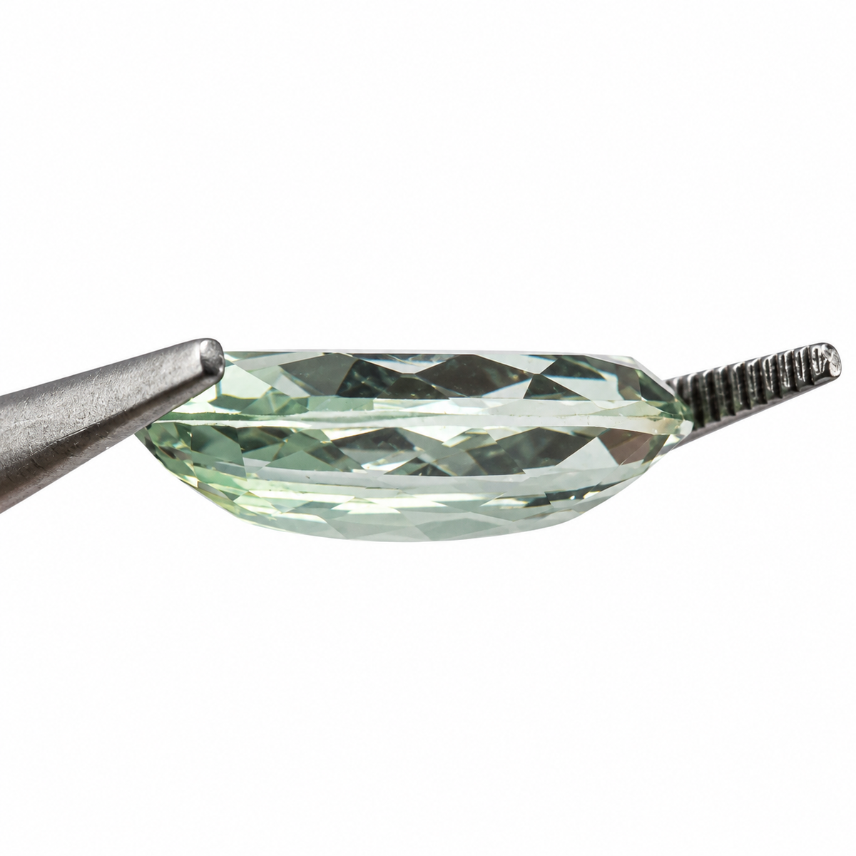 Prasiolita (Amatista Verde) Facetada Ovalada 14 x 6 mm