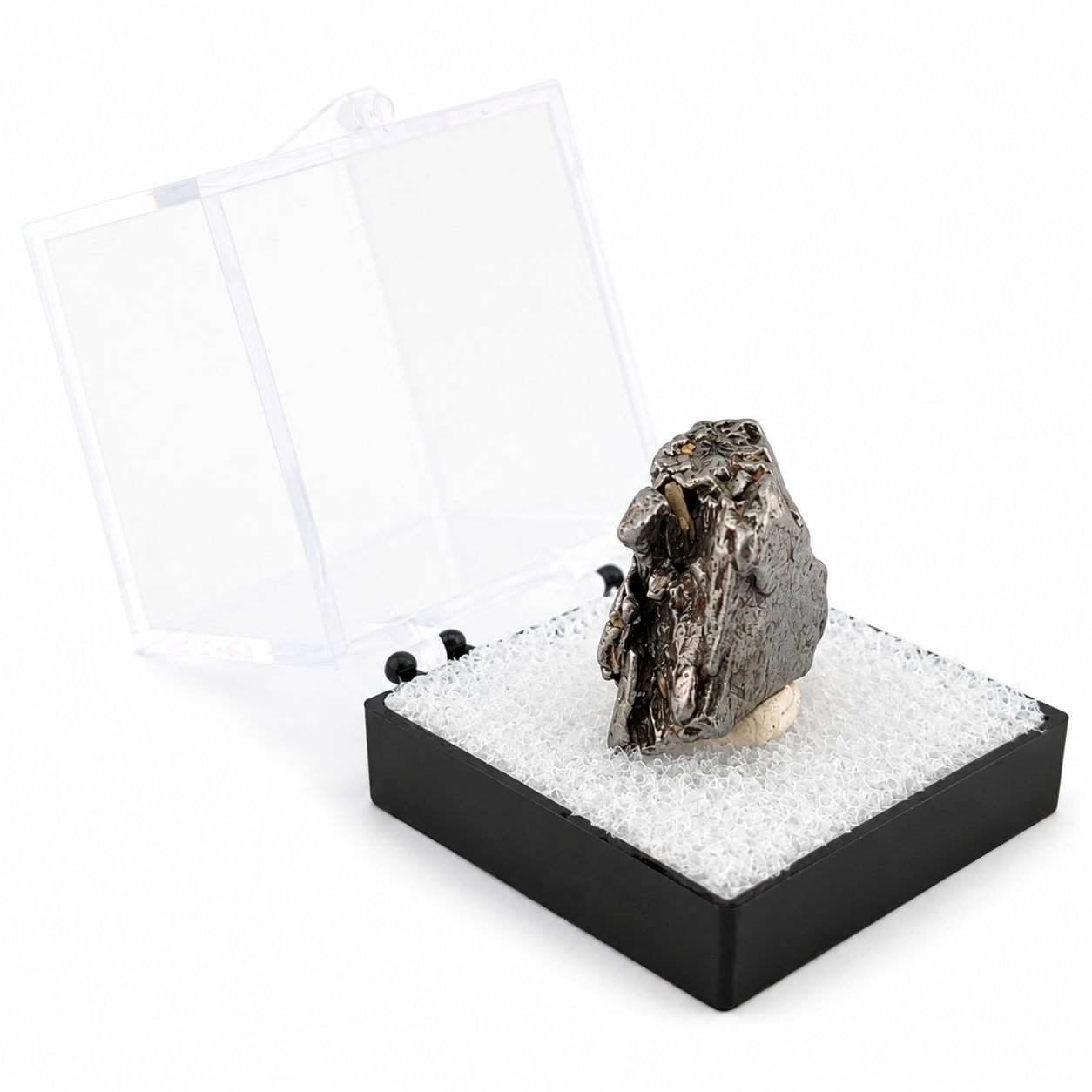 Meteorito Aletai en Caja de acrílico ~3.5 cm