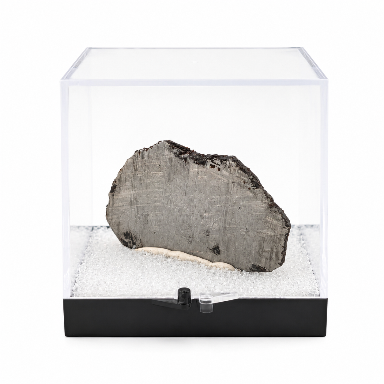 Meteorito Muonionalusta en Caja de Acrílico 6.5 cm
