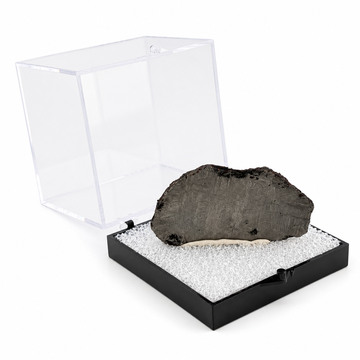 Meteorito Muonionalusta en Caja de Acrílico 6.5 cm