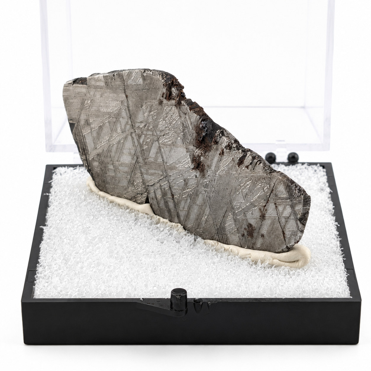 Meteorito Muonionalusta en Caja de Acrílico 6.5 cm