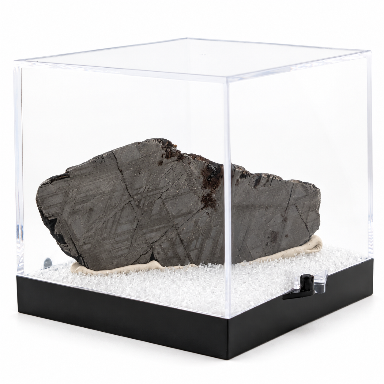 Meteorito Muonionalusta en Caja de Acrílico 6.5 cm