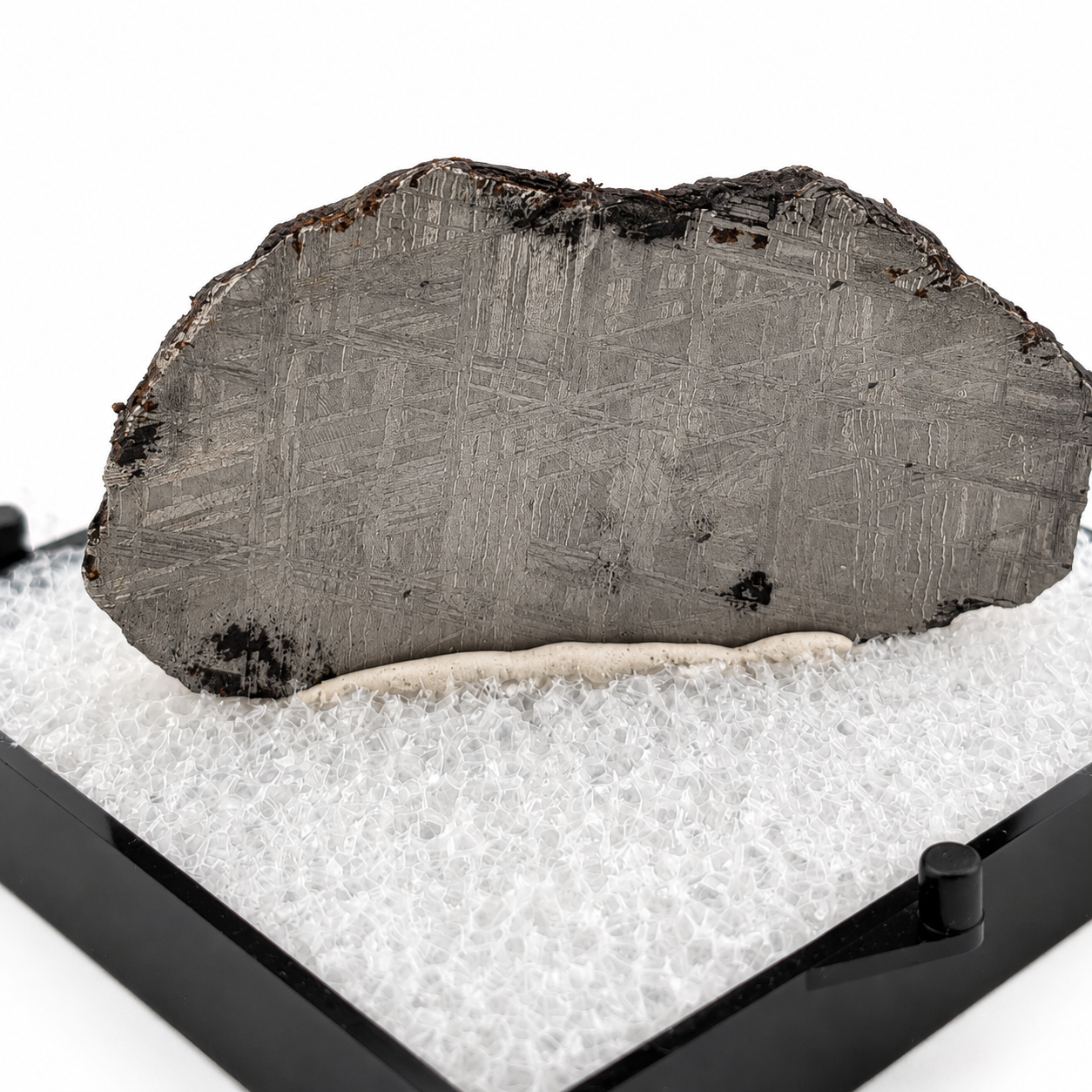 Meteorito Muonionalusta en Caja de Acrílico 6.5 cm