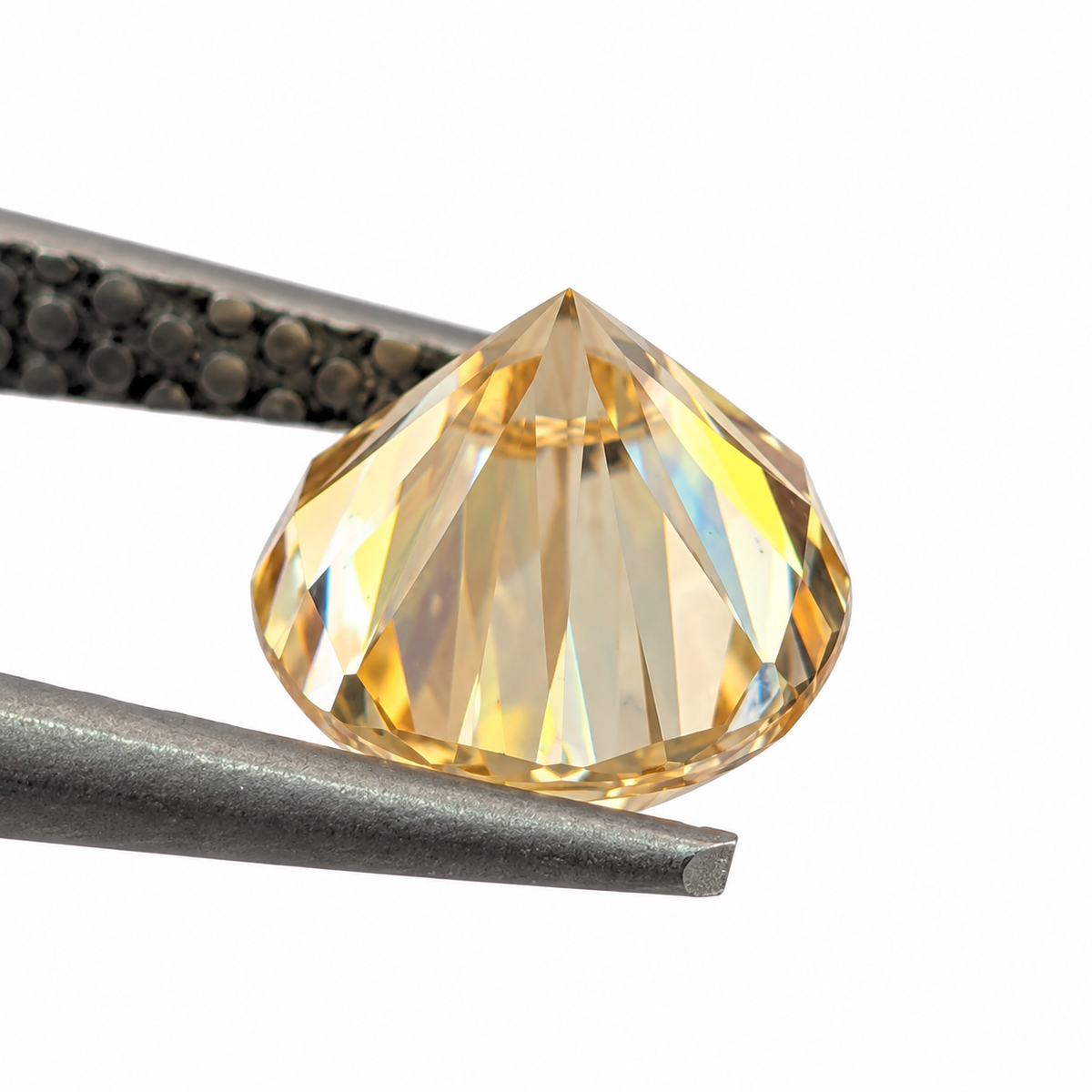 Moissanita Dorado Facetada Ovalada 9 x 7 mm