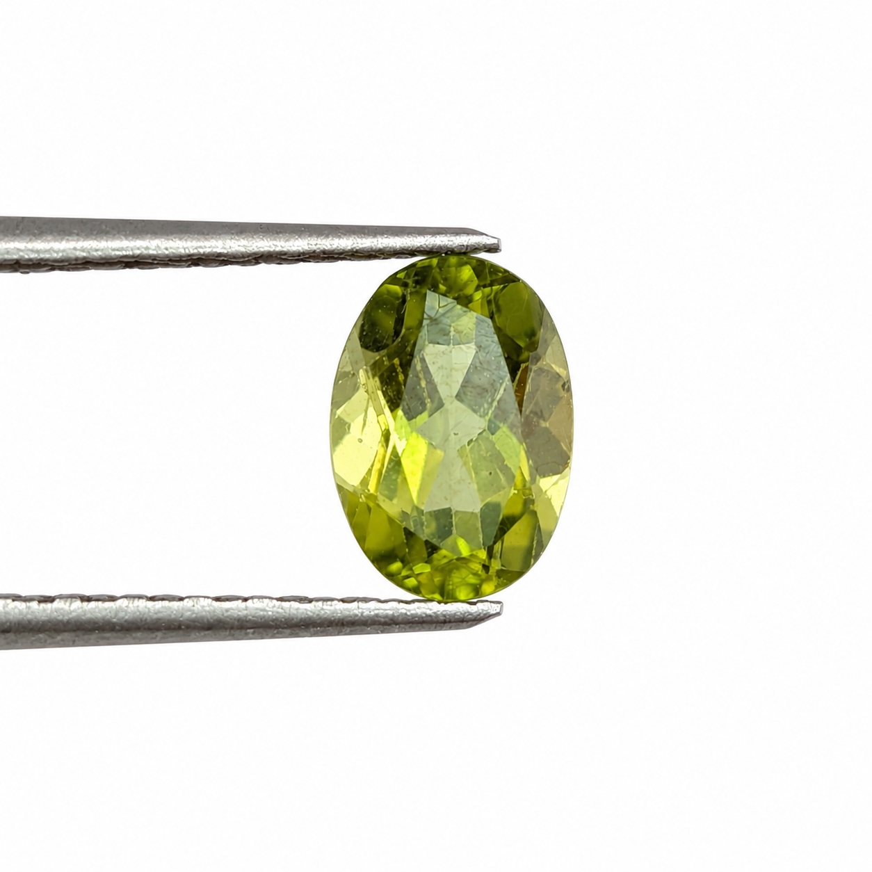 Peridoto Facetado Ovalado 7 x 5 mm