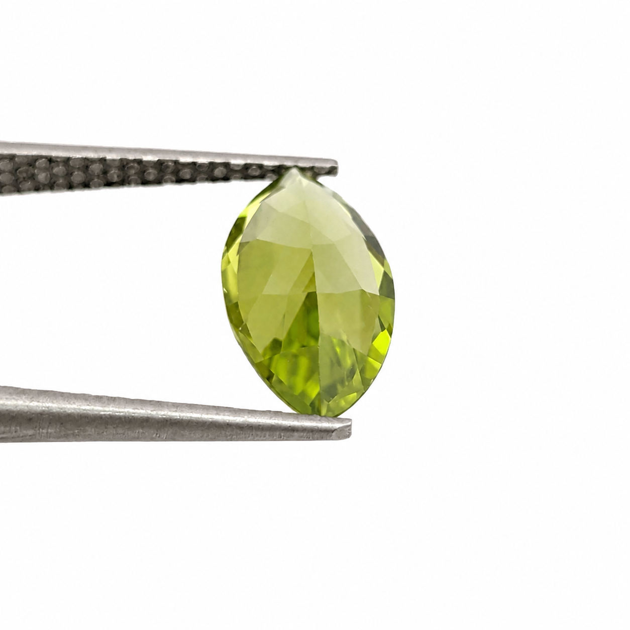 Peridoto Facetado marquisa 14 x 7 mm